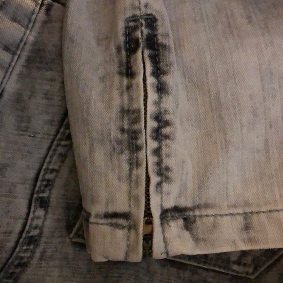 Grey Ripped Jeans - Picture 6 of 6